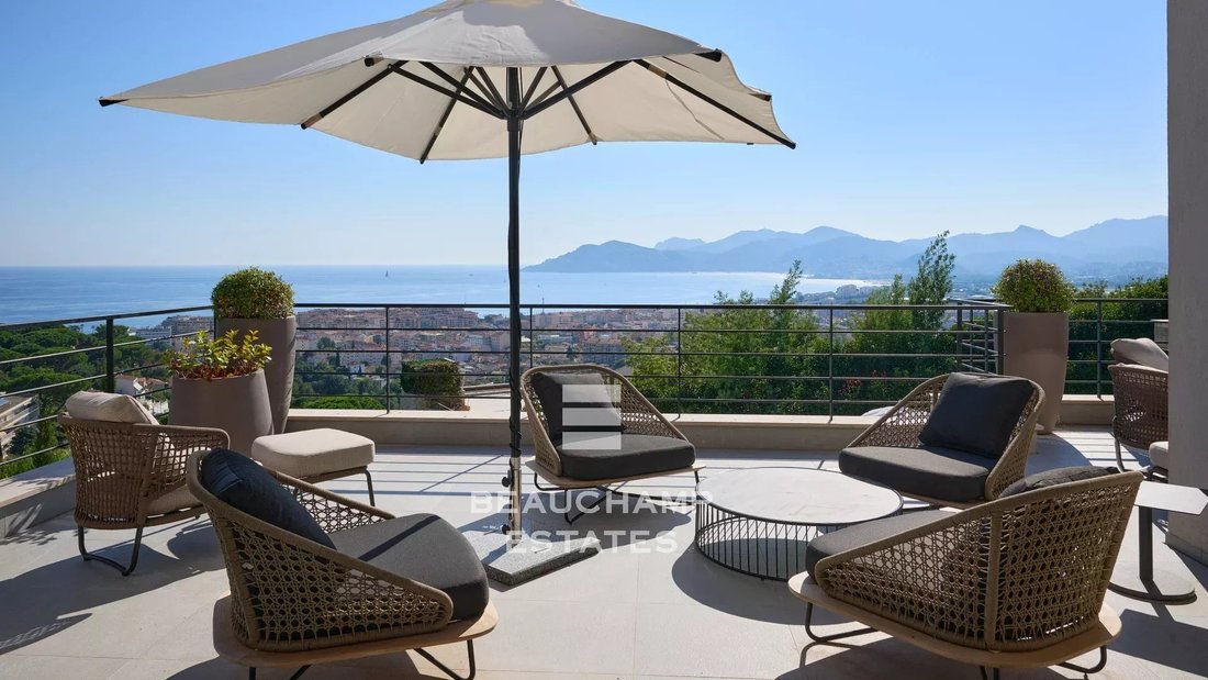 Villa in Cannes, Provence-Alpes-Côte d'Azur, France 1 - 14968240