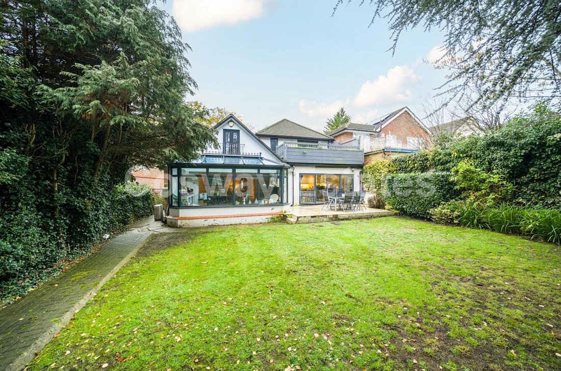 House in Barnet, England 2 - 18923483