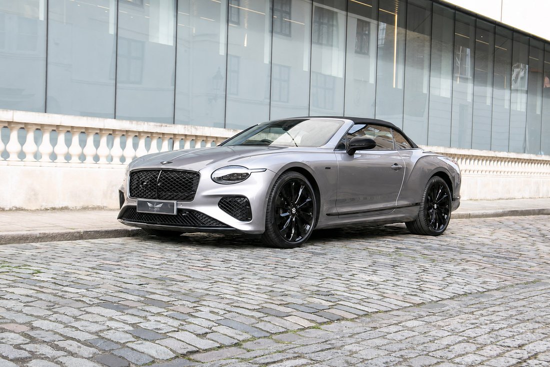 Cabriolet in London, United Kingdom 3 - 18923249
