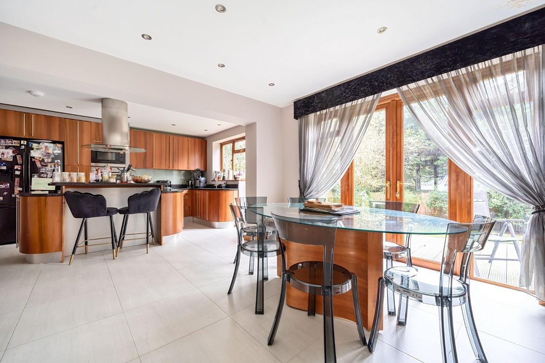 House in Mill Hill, Barnet, England 3 - 18923494