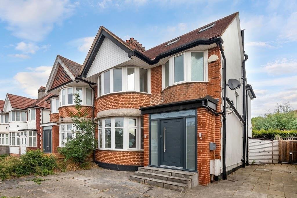 House in Mill Hill, Barnet, England 1 - 18923552