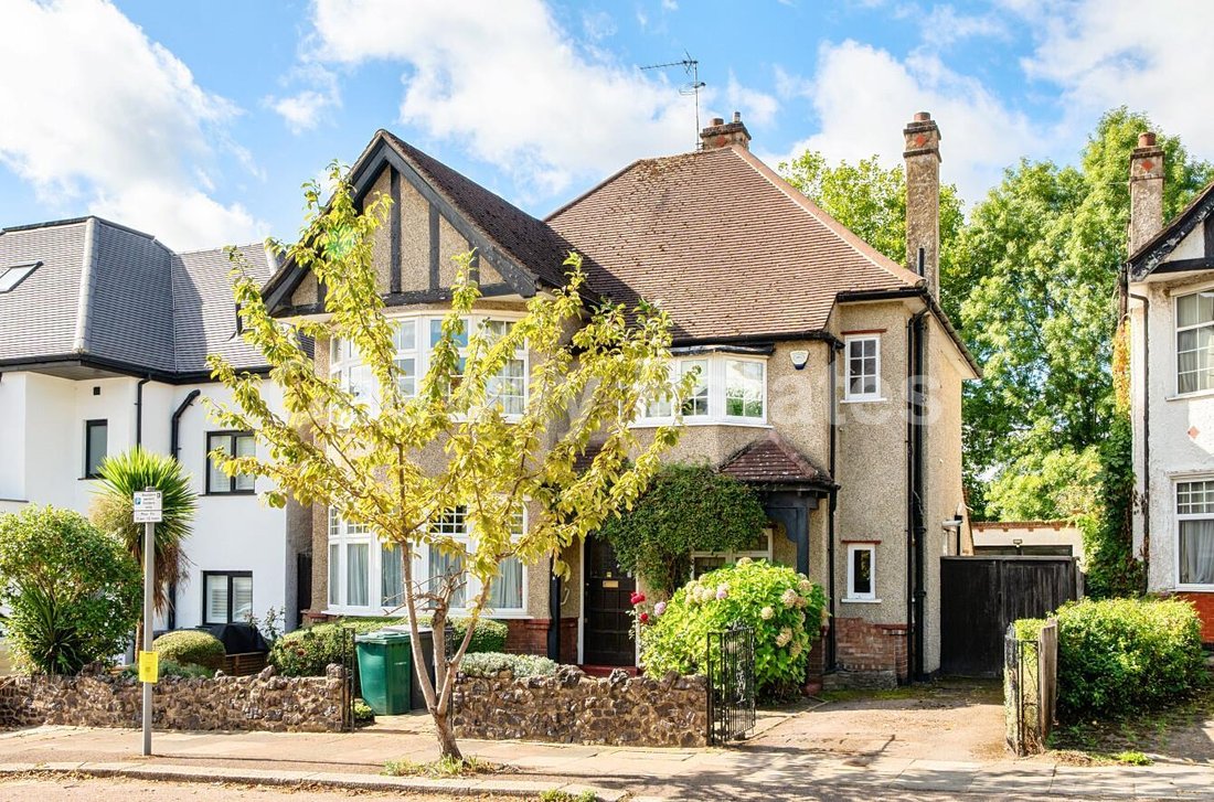 House in Barnet, England 1 - 18923513