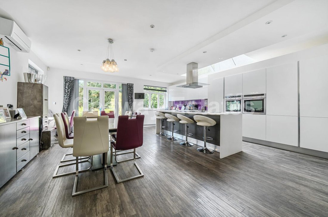 House in Barnet, England 5 - 18923507