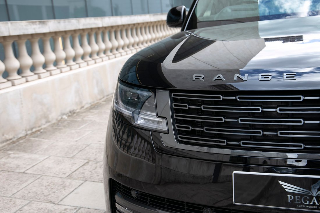 Suv in London, United Kingdom 3 - 18923446