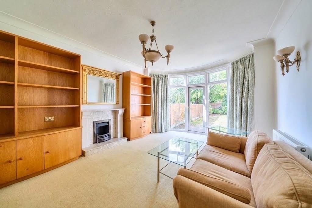House in Barnet, England 3 - 18923513
