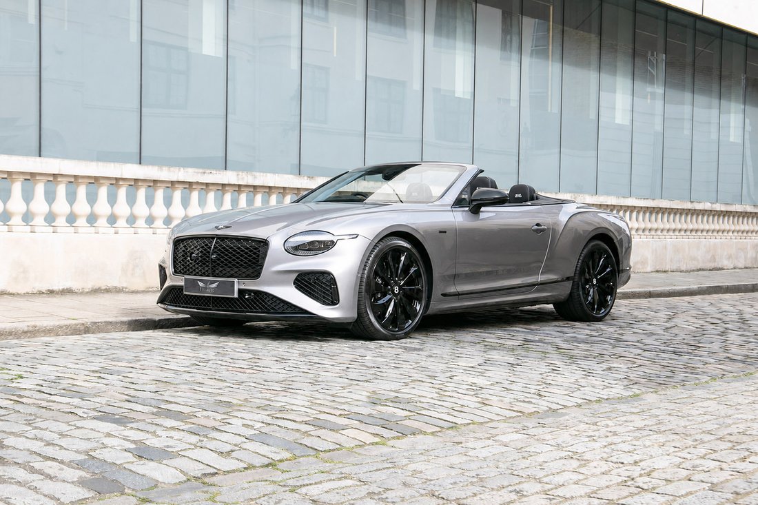 Cabriolet in London, United Kingdom 1 - 18923249