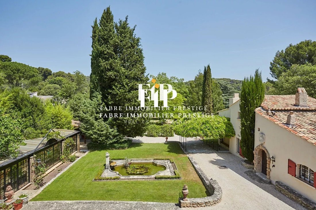 Estate in Est-Repentance-Les Trois Bons Dieux, Aix-en-Provence, France 1 - 18923324