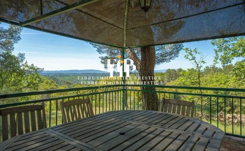 Estate in Varages, Provence-Alpes-Côte d'Azur, France 1