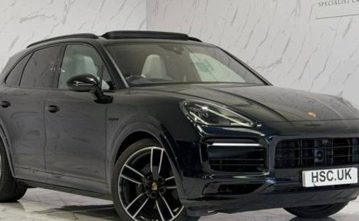 Porsche Cayenne 3.0 V6 E-Hybrid 17.9kWh Platinum Edition SUV 5dr Petrol Plug-in Hybrid TiptronicS 4W in Ruislip, United Kingdom 1