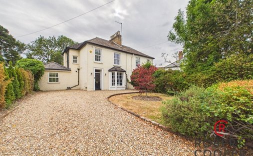 House in Pinnerwood Park, Hillingdon, England 1