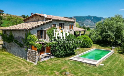 Estate in Les Dourbes, Digne-les-Bains, France 1