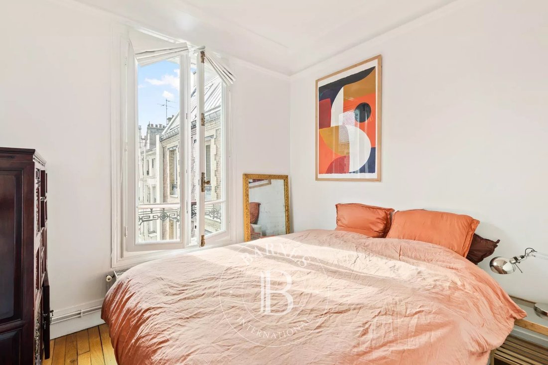 Apartment in Clichy-Trinité, Paris 9e Arrondissement, Paris 4 - 18923223