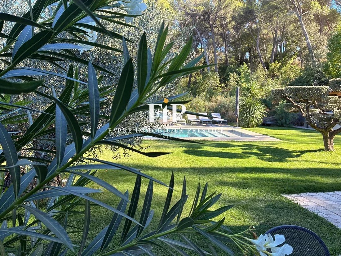 Estate in Comtale-Cente-Cours Mirabeau, Aix-en-Provence, France 2 - 18923347