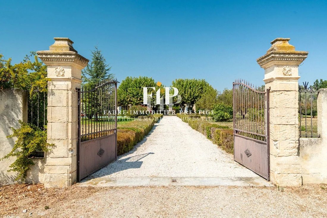 Estate in Mallemort, Provence-Alpes-Côte d'Azur, France 2 - 18923247