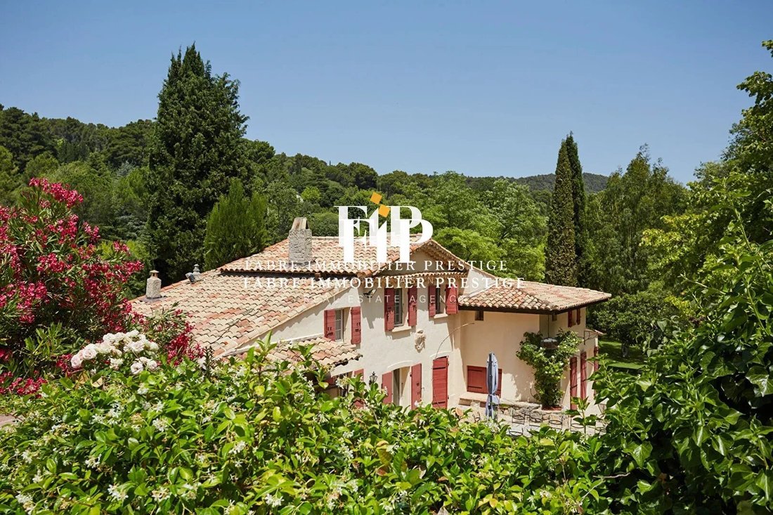 Estate in Est-Repentance-Les Trois Bons Dieux, Aix-en-Provence, France 2 - 18923324