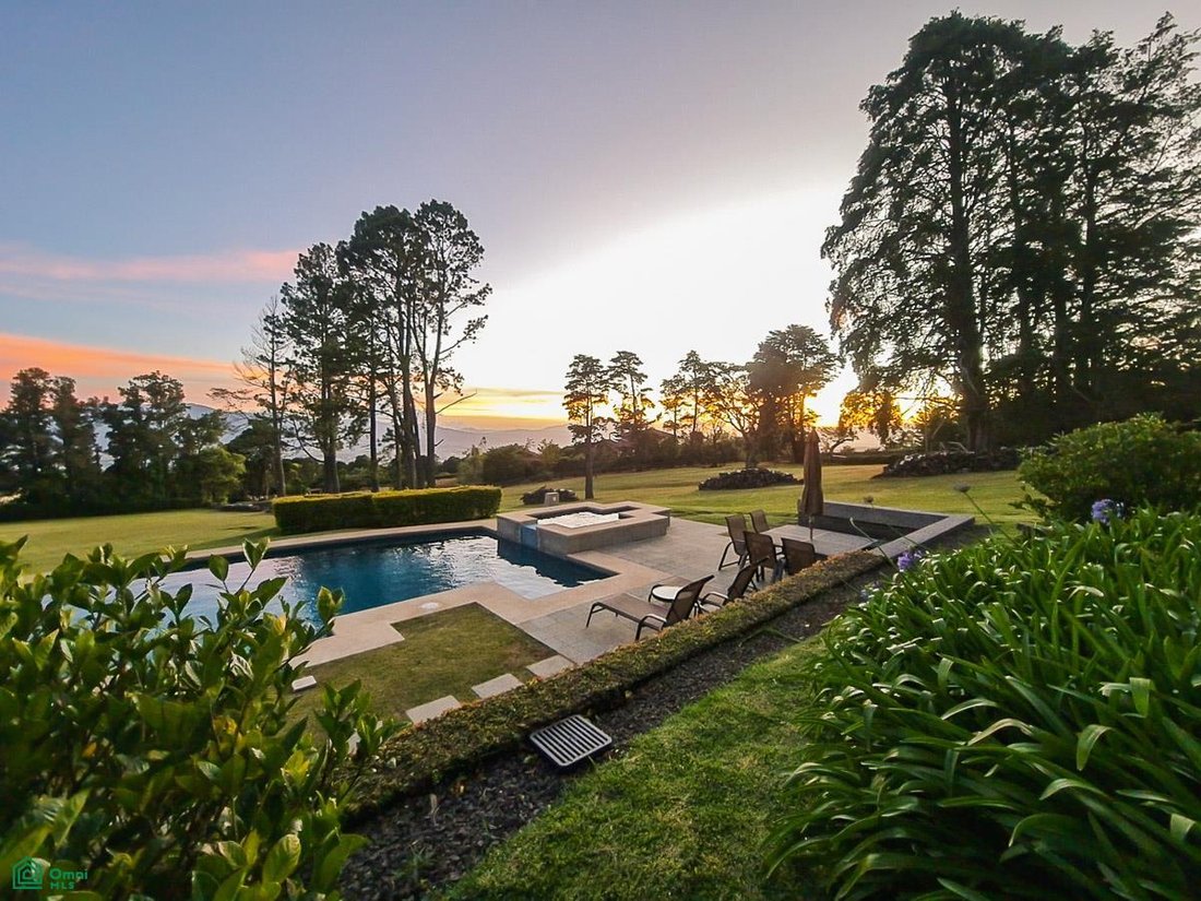 Casa en San José de la Montaña, Heredia, Costa Rica 1 - 17356165