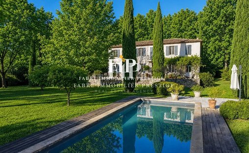 Estate in Rognes, Provence-Alpes-Côte d'Azur, France 1
