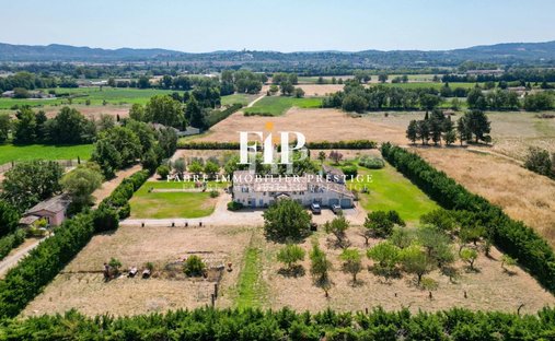 Estate in Mallemort, Provence-Alpes-Côte d'Azur, France 1