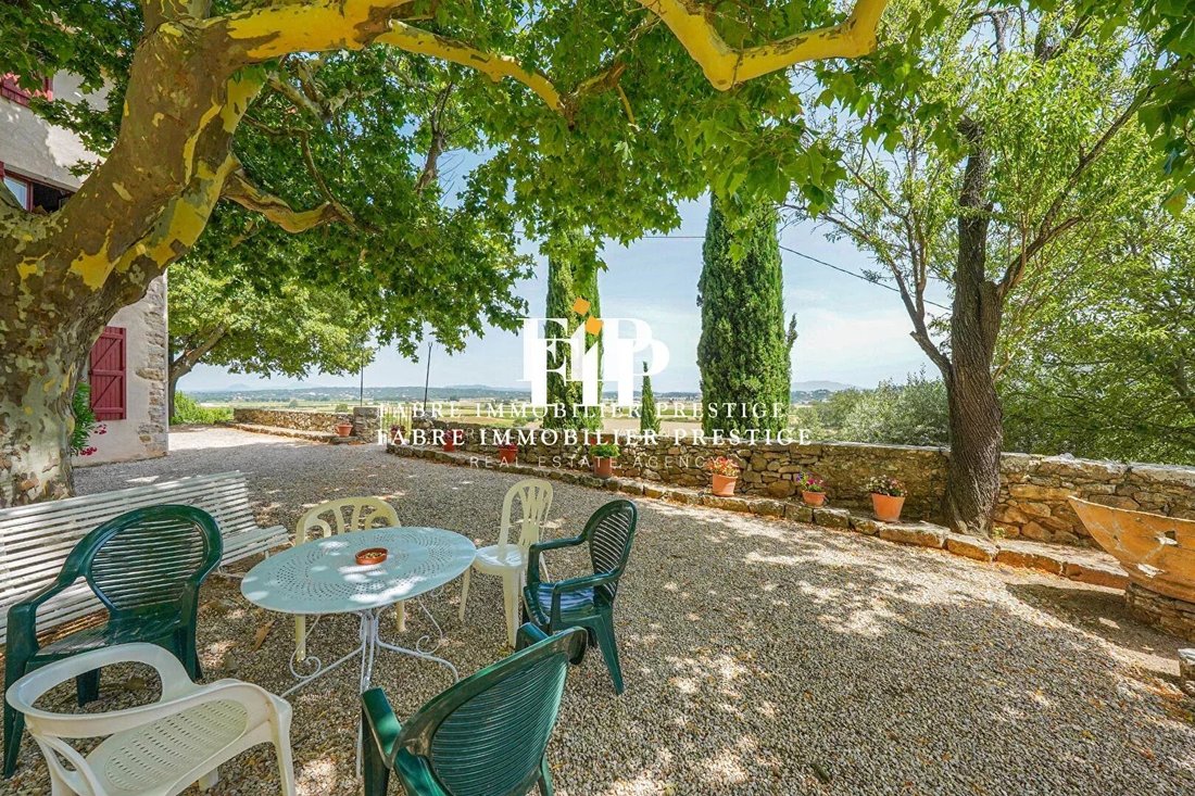Estate in Nord Ouest, Saint-Maximin-la-Sainte-Baume, France 1 - 18923213