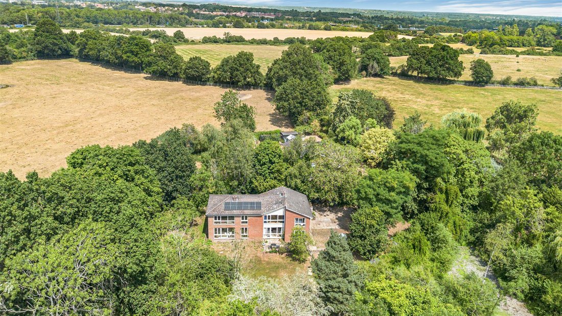 House in Holyport, England 1 - 18923518