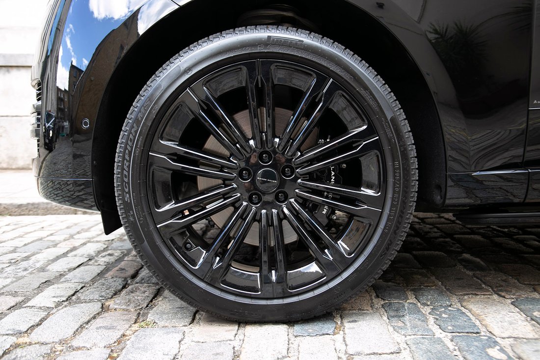 Suv in London, United Kingdom 5 - 18923446