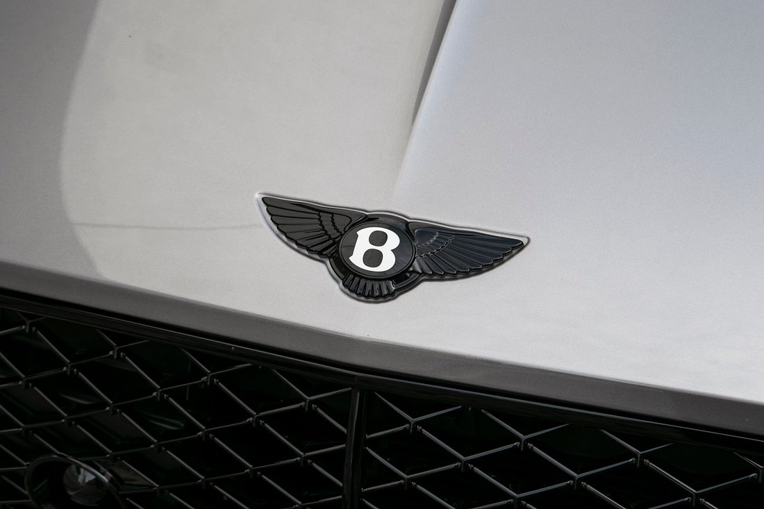 Cabriolet in London, United Kingdom 2 - 18923249