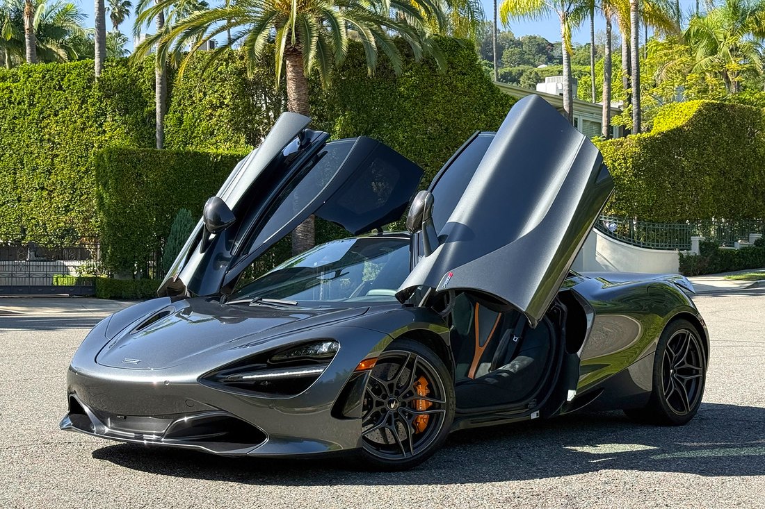 Coupe in West Hollywood, CA, United States 1 - 18924815