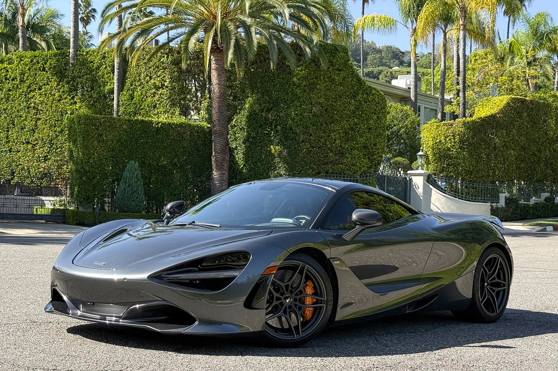 Coupe in West Hollywood, CA, United States 2 - 18924815