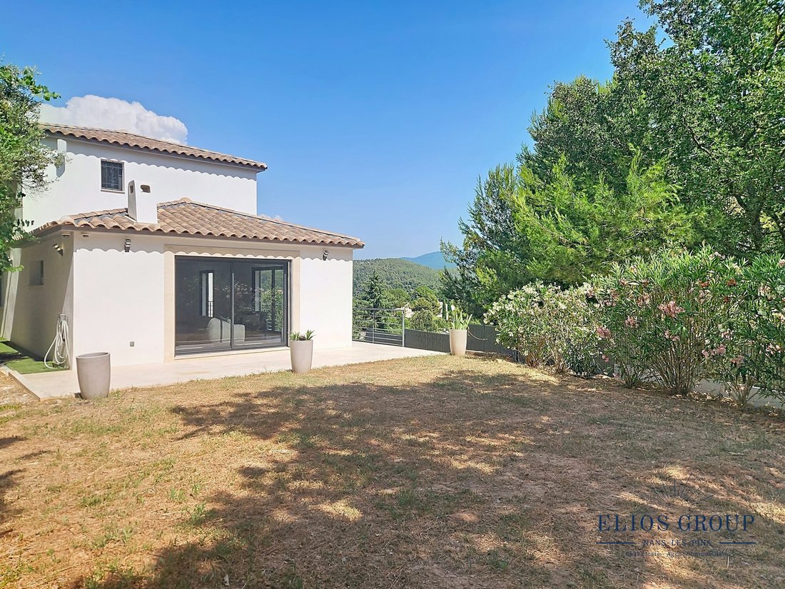 Villa in La Destrousse, Provence-Alpes-Côte d'Azur, France 2 - 18385260