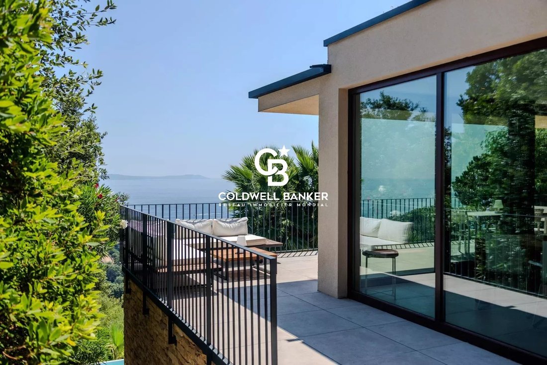 Villa in Rayol-Canadel-sur-Mer, Provence-Alpes-Côte d'Azur, France 1 - 16541102