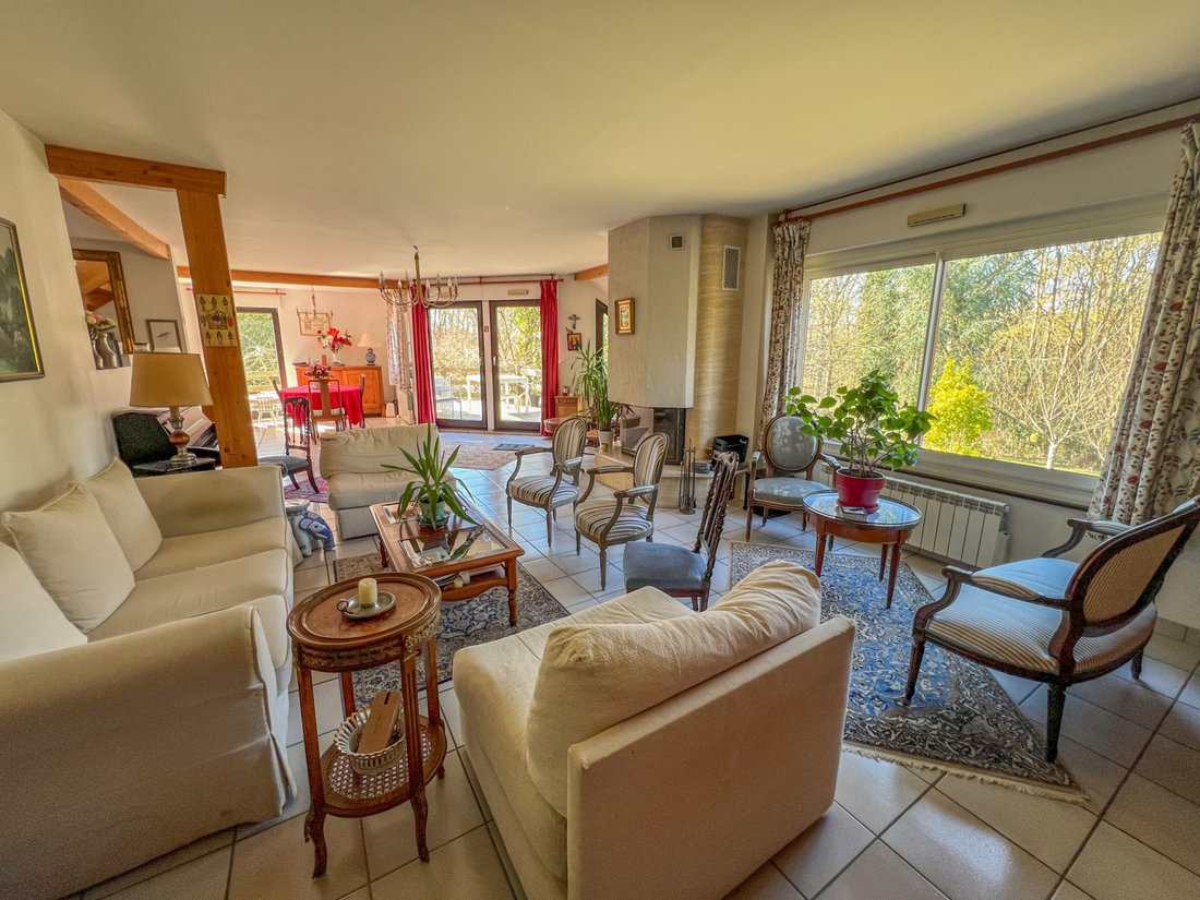 House in Le Mesnil-Saint-Denis, Ile-de-France, France 1 - 18927431