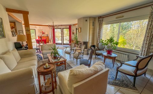 House in Le Mesnil-Saint-Denis, Ile-de-France, France 1