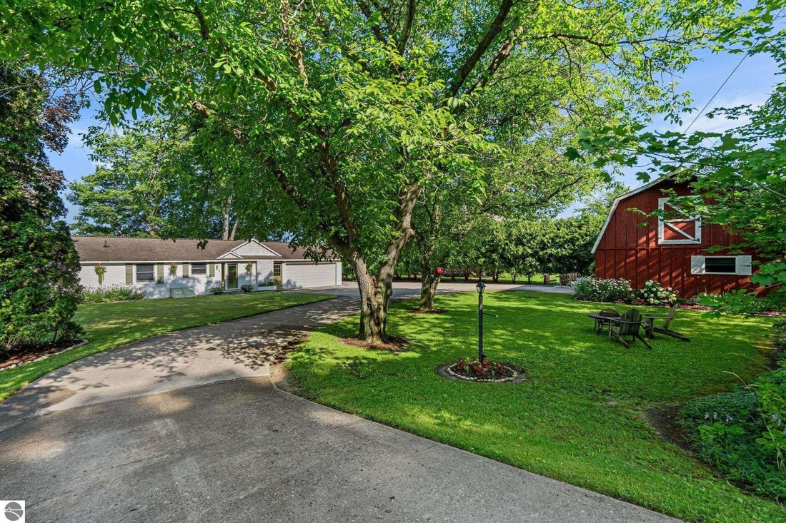 House in Garfield Township, Michigan, United States 5 - 18925868