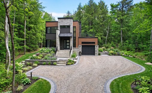House in Val-des-Monts, Quebec, Canada 1