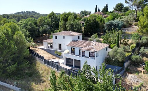 Villa in La Destrousse, Provence-Alpes-Côte d'Azur, France 1