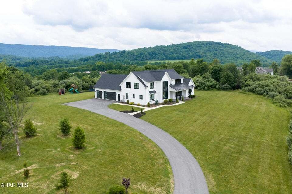 House in Hollidaysburg, Pennsylvania, United States 2 - 18924675