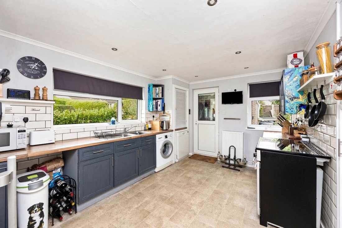 Bungalow in West Chiltington, England 2 - 18924163
