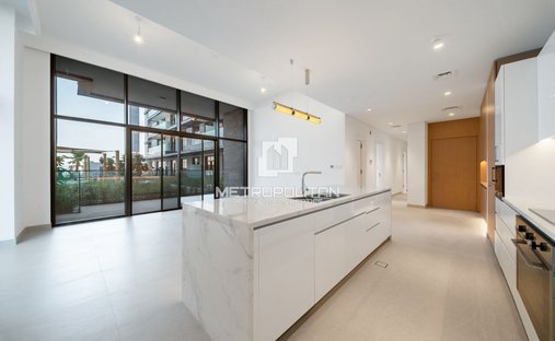 Apartment in Hadaeq Sheikh Mohammed Bin Rashid, Dubai, United Arab Emirates 1