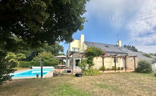 House in Saint-André-des-Eaux, Pays de la Loire, France 1