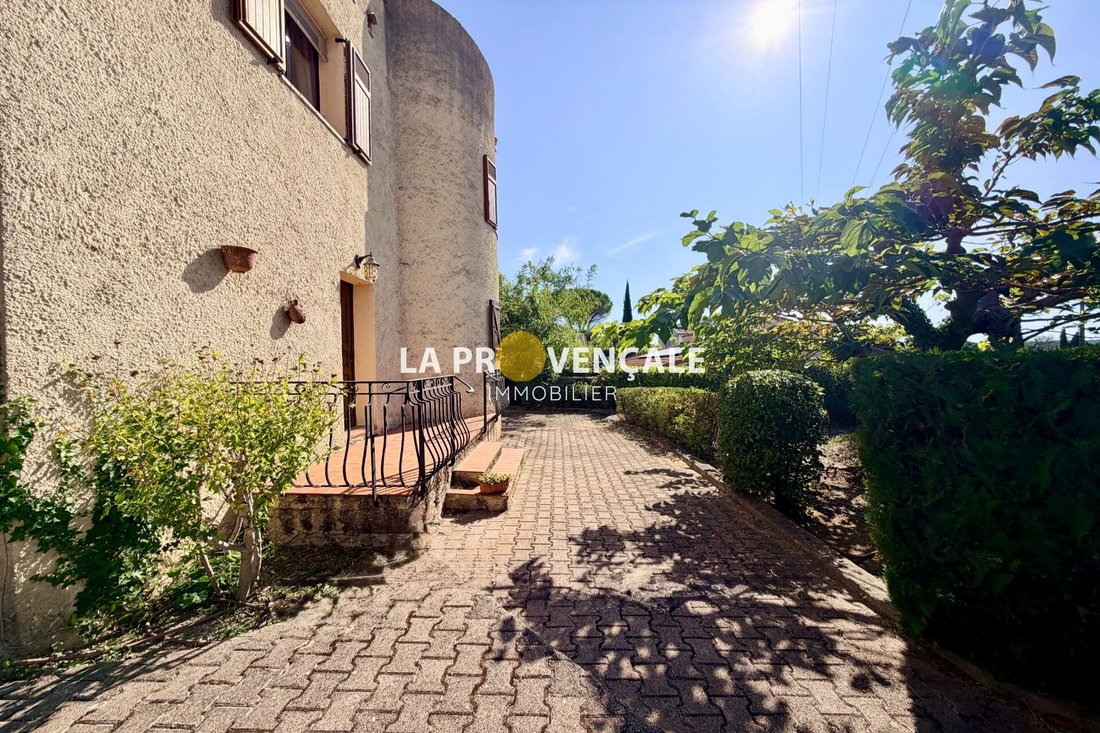 Villa in Bouc-Bel-Air, Provence-Alpes-Côte d'Azur, France 1 - 18923690