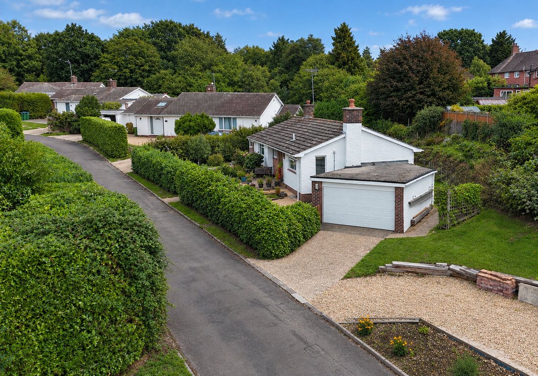 Bungalow in West Chiltington, England 1 - 18924163