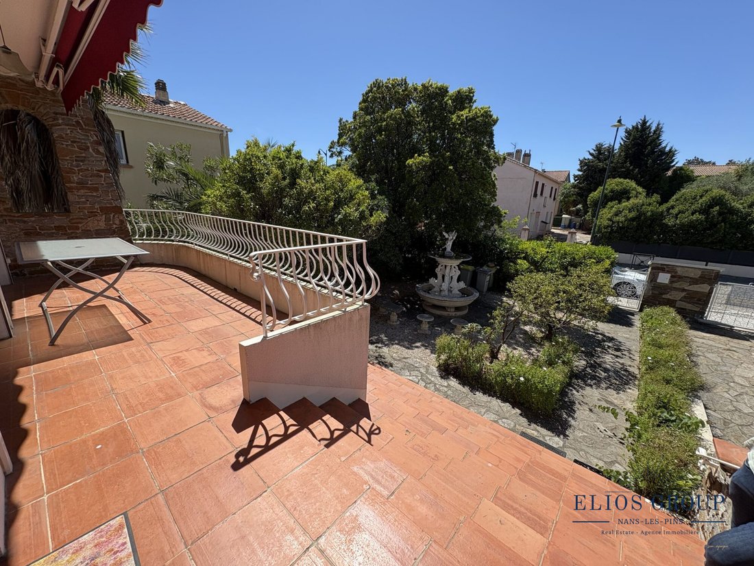 House in Hyeres, Provence-Alpes-Côte d'Azur, France 3 - 17272129