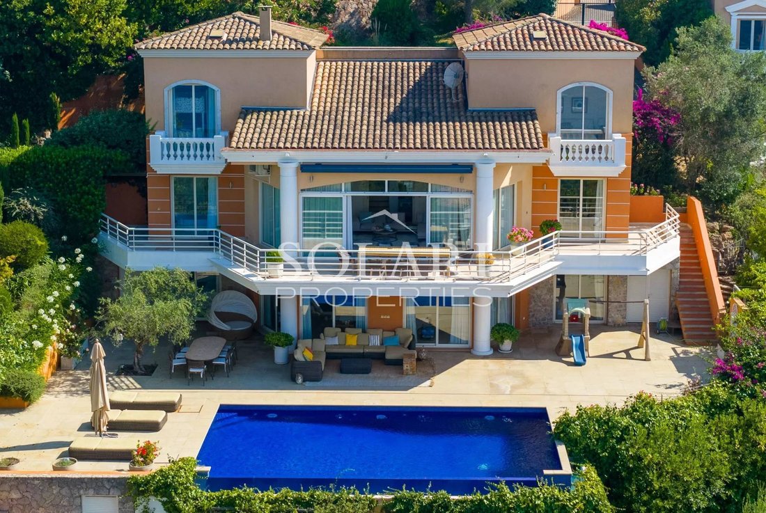 Villa in Théoule-sur-Mer, Provence-Alpes-Côte d'Azur, France 1 - 18916201
