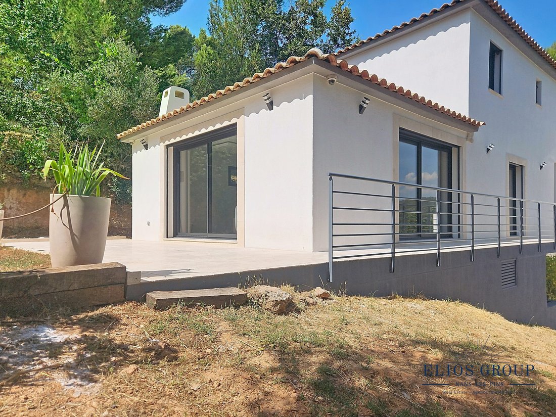 Villa in La Destrousse, Provence-Alpes-Côte d'Azur, France 4 - 18385260