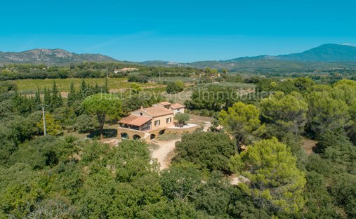 House in Saint-Hippolyte-le-Graveyron, Provence-Alpes-Côte d'Azur, France 1