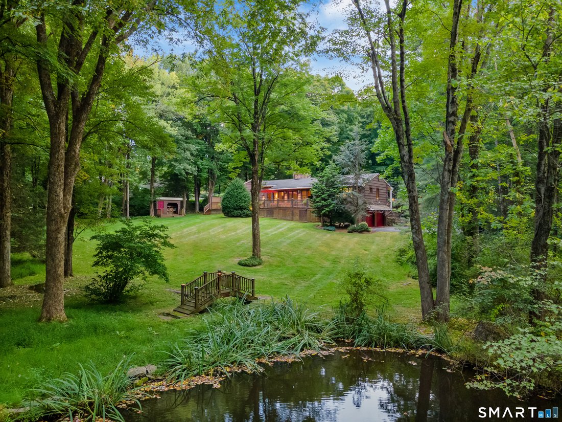 House in Newtown, Connecticut, United States 1 - 18927689