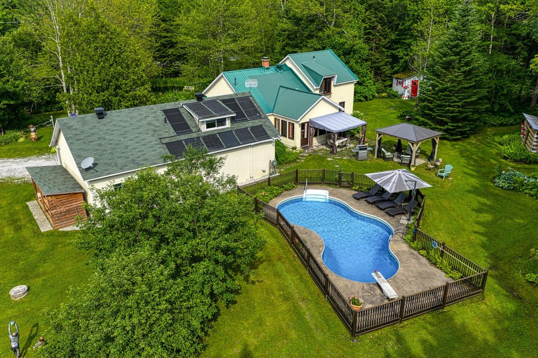 House in Saint-Étienne-de-Bolton, Quebec, Quebec, Canada 2 - 18030976