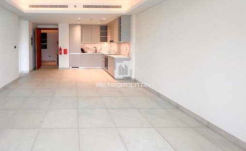 Apartment in Umm Suqeim, Dubai, United Arab Emirates 1
