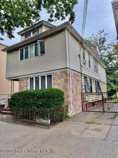 House in New York, New York, United States 1 - 18925711