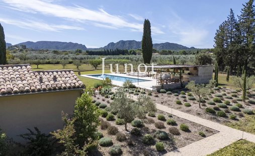 Country House in Eygalières, Provence-Alpes-Côte d'Azur, France 1